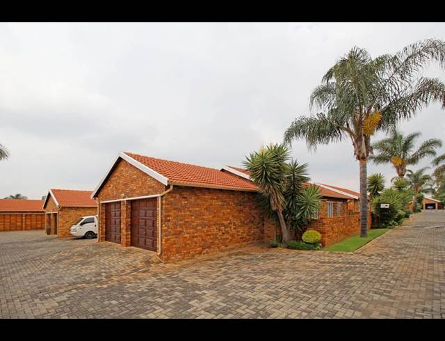 3 BEDROOM TOWNHOUSE FOR SALE IN WILLOWBROOK
